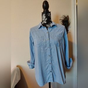 J. Jill stonewashed button down light denim shirt 👕💙 (XS) 💙